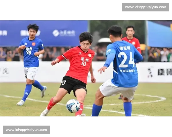 扬州企业家驾机飞越苏超赛场 5 架国产飞机编队空中助威 扬州企业家驾机飞越苏超赛场 5 架国产飞机编队空中助威