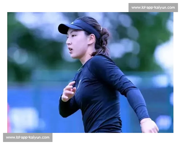 王欣瑜柏林站爆冷掀翻 17 号种子 首盘 6-3 强势破发卡萨金娜