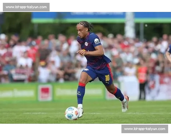 哈维 - 西蒙斯转会遇冷:莱比锡标价 7000 万欧仍无人问津