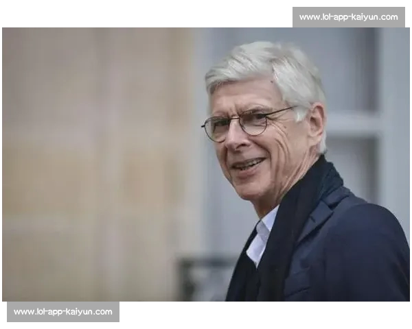 国际足联总监温格探访曼城世俱杯训练营 传奇教头与瓜帅师徒重逢掀热议 国际足联总监温格探访曼城世俱杯训练营 传奇教头与瓜帅师徒重逢掀热议