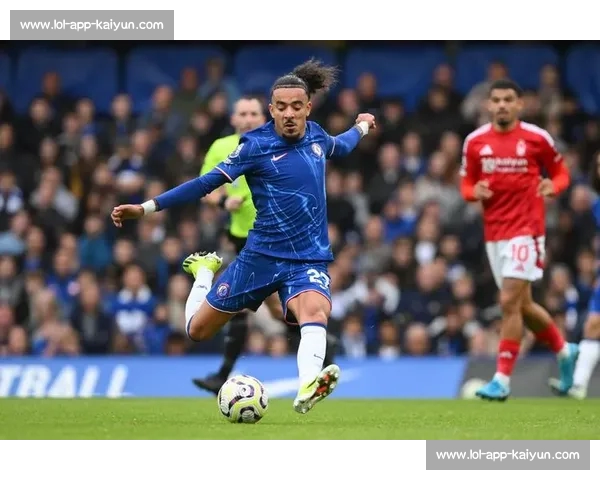 马杜埃凯 GQ 大片曝光！切尔西边锋化身巴黎世家型男